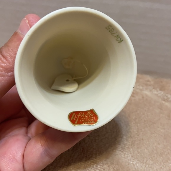 Lefton porcelain gold trimmed hand painted roses June bell - Picture 7 of 8